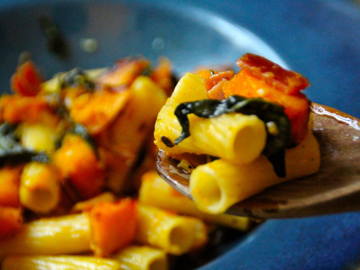 Rigatoni with Prosciutto, Squash and Basil (Rigatoni con prosciutto, zucca, e basilico -Just to be&nbsp;Fancy)